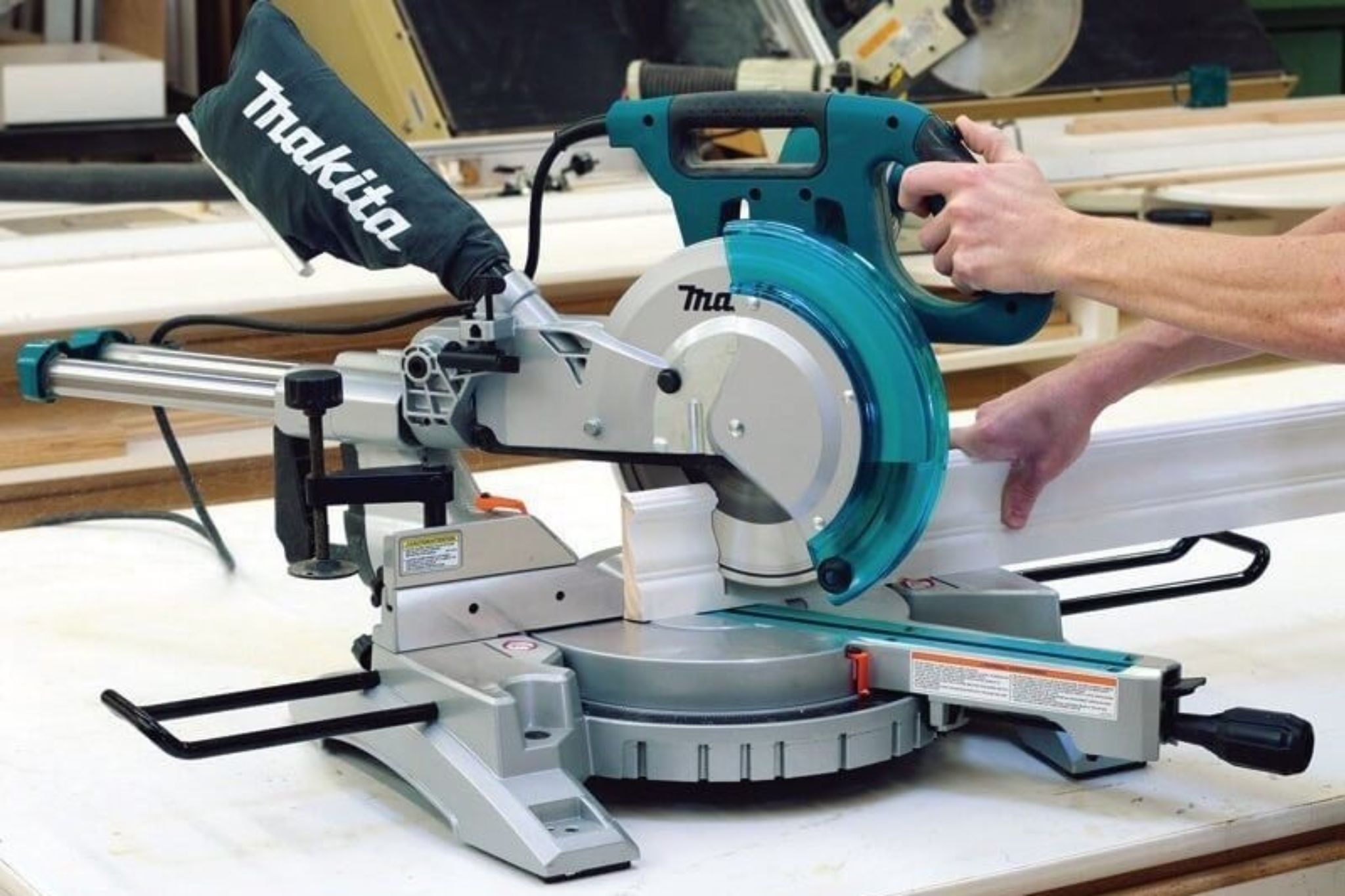 Cắt chi tiết nhôm theo bản vẽ hoặc ý tưởng, đường cắt sắc nét 