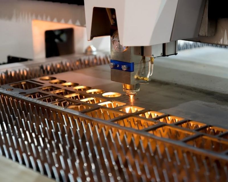 Máy cắt CNC hiện đại tại Thanh Oai, cho đường cắt chính xác, tinh xảo, đáp ứng mọi yêu cầu gia công.