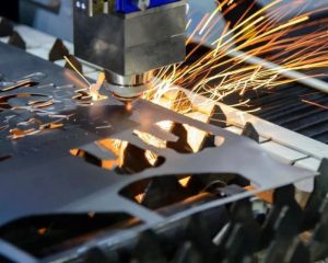 Cắt CNC khung thép, chi tiết máy, tấm ốp công nghiệp chuẩn kỹ thuật, giảm sai sót.