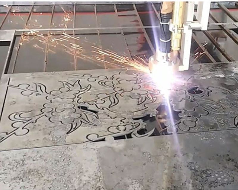 Cắt inox, sắt, nhôm, đồng để làm lan can, cửa, biển hiệu, linh kiện cơ khí chính xác cao