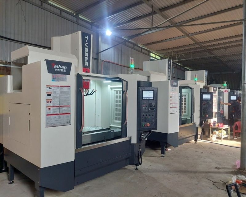 Hệ thống máy CNC đời mới hoạt động đồng bộ, đáp ứng đơn hàng lớn từ vài chục đến hàng nghìn sản phẩm