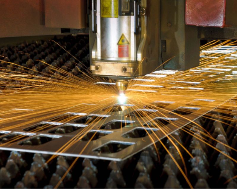 Lập trình máy CNC để cắt chính xác từng chi tiết